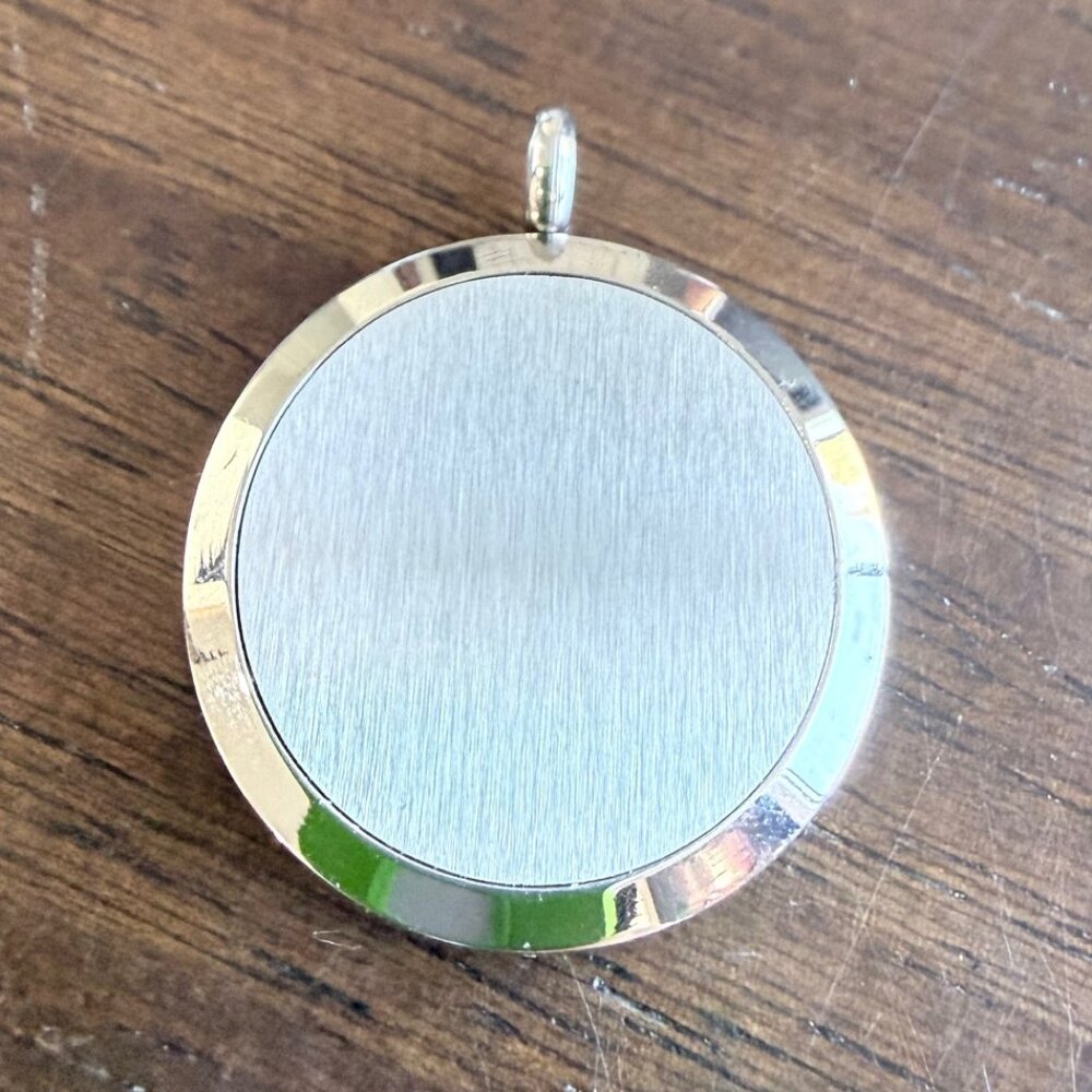 Star Wars Necklace Pendant FREE SHIP & CHAIN Rebel Alliance Resistance symbol - Picture 2 of 3